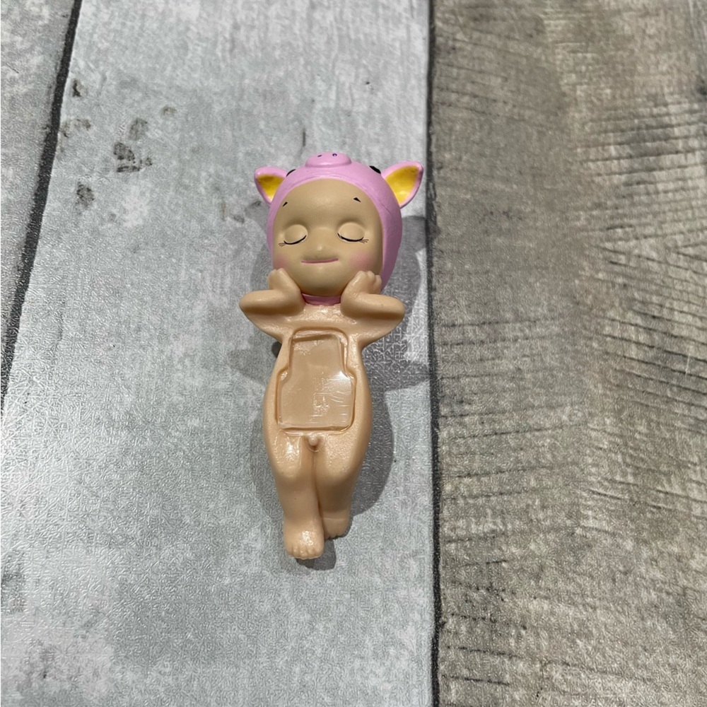 Sonny Angel Hippers Sleeping Dreaming Series Pig attach me mini figure
